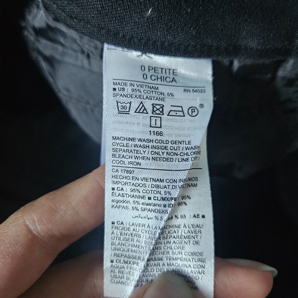 OLD NAVY Mid Rise Pixie Pants Black Cotton Blend Size 0 PETITE SHORT BNWOT - Picture 4 of 8